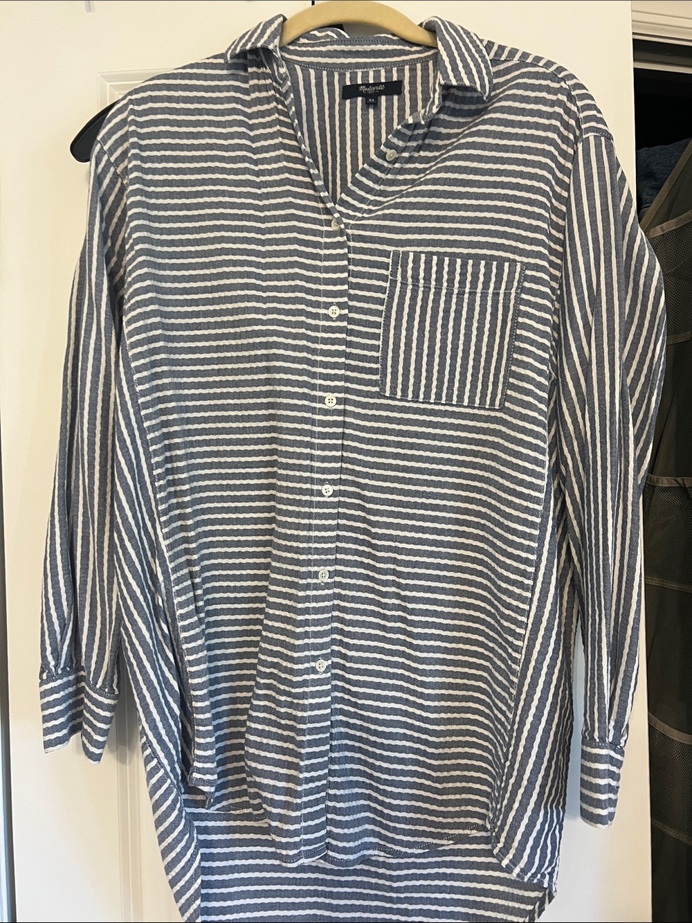 Madewell Blue and White Striped Button-Down Shirt XS